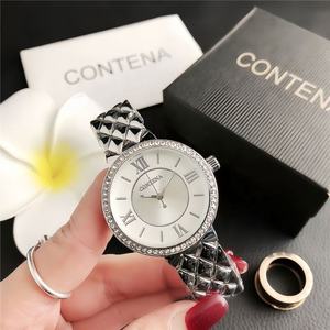 Montre pour femme en or avec strass, cadran à chiffres romains, bracelet matelassé, montre-bracelet de luxe tendance - Product Image 3