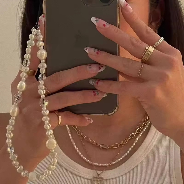 2025 Fashion Baroque White Pearl Phone Charm Simulated Pearl Crystal Glass Beaded Mobile Phone Chain Wristlet String Keychain