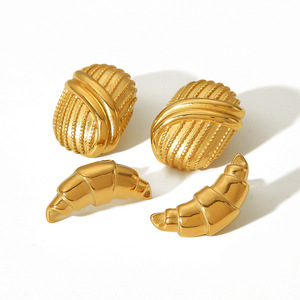 Boucles d'oreilles clous en or 18 carats en forme de croissant, bijoux fantaisie géométriques pour femme, style rétro européen et américain - Product Image 5