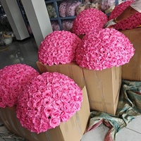 Boule de fleurs artificielles en soie faite à la main, arrangement floral rouge et rose pour la décoration de table de mariage, vente en gros d'usine