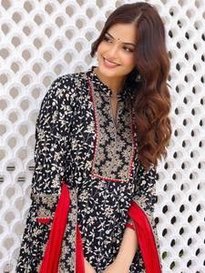 Floral Printed Mandarin Collar Regular Anarkali Kurta With <b>Trousers</b> & Dupatta - Product Image 5