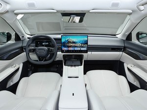 Lynk & Co 07 EM-P 2026, Sedán Mediano Híbrido Enchufable Ultra H7 de Largo Alcance (126 km) - Product Image 6