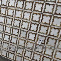 Mosaïque en marbre 3D en relief, découpe jet d'eau, blanc cristal et marbre doré Siena, mosaïque à surface haute et basse pour décoration murale