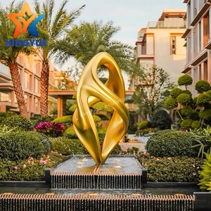 Escultura Abstracta de Cinta Fluida en Acero Inoxidable Pintado en Oro Personalizado para Interiores y Exteriores de Plazas de Lujo en el Sector Inmobiliario - Product Image 2