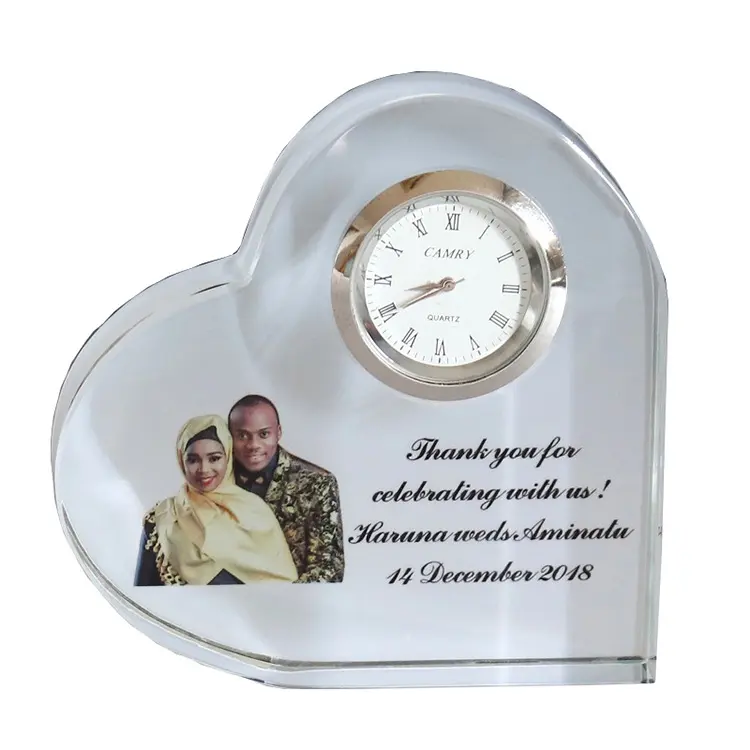 Gepersonaliseerde Souvenirs Gift Bruiloft Gunsten Hartvormige Kristallen Glas Klok