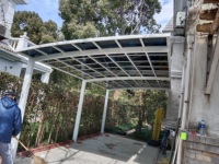 Abri de voiture moderne en aluminium avec toit plat, imperméable et résistant, au design élégant, portable et durable
