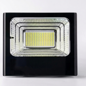 ไฟสปอร์ตไลท์ LED พลังงานแสงอาทิตย์ 400W IP67 ตัวเรือนอะลูมิเนียมหล่อขึ้นรูป สำหรับสวนภายนอกอาคาร ติดผนัง มุมลำแสง 170 องศา ได้รับการรับรองมาตรฐาน CE พร้อมรีโมท - Product Image 1