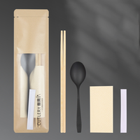 Ensemble de couverts jetables écologiques pour la restauration à emporter, comprenant baguettes, cure-dents, serviettes et cuillères, lot de quatre pièces