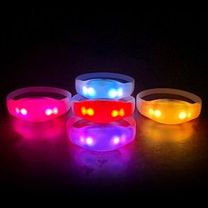 Pulseras LED luminosas, pulseras intermitentes, pulseras LED para conciertos, control remoto, pulseras para control de escenario. - Product Image 4