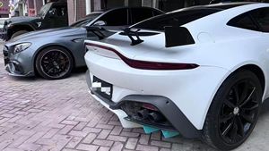 <span class=keywords><strong>Aston</strong></span> <span class=keywords><strong>Martin</strong></span> Vantage Upgrades <span class=keywords><strong>F1</strong></span> Rear Wing Dry Carbon Fiber Body Kit Accesorios automotrices para <span class=keywords><strong>Aston</strong></span> <span class=keywords><strong>Martin</strong></span> Vantage - Product Image 3