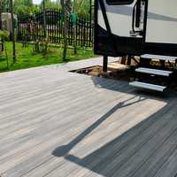 Revêtement de sol en WPC moderne, durable et personnalisable, imperméable et antidérapant pour piscines, terrasses et balcons extérieurs - Plusieurs tailles disponibles