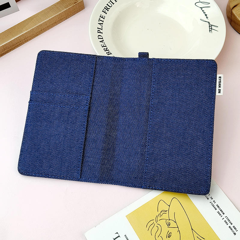 สีน้ำเงินเข้ม (มีเครื่องหมาย)