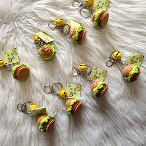 Crochet Play Food Llavero de felpa Pascua Amigurumi Bag charm Hecho a mano macramé Hamburguesa Llavero Comida Llavero Hamburguesa Llavero - Product Image 6