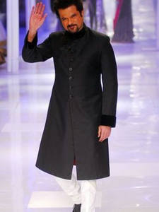 بدلة زفاف رجالية بتصميم هندي لعام 2025 مع بنطلون أبيض، بدلة من قطعتين للرجال، بدلة رسمية للعريس، زي حفلات، بليزر أسود طويل - Product Image 3