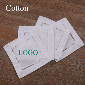 Serviettes en <span class=keywords><strong>tissu</strong></span> personnalisées en coton avec monogramme, serviettes en lin brodées à festons, serviettes <span class=keywords><strong>de</strong></span> cocktail personnalisées pour mariage - Product Image 1