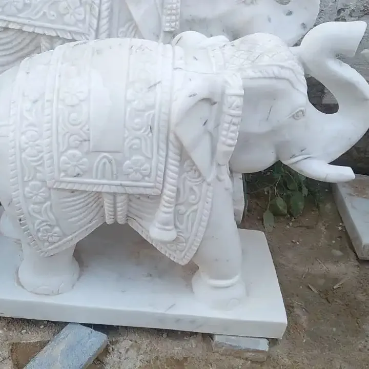 Figurina di elefante in pietra naturale in marmo splendidamente intagliato a mano al miglior prezzo all'ingrosso dal produttore indiano OEM