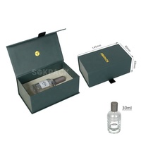 Boîte cadeau rigide de style livre avec couvercle à rabat magnétique personnalisé pour parfum, avec insert en mousse et estampage à chaud dorée, emballage cadeau de luxe