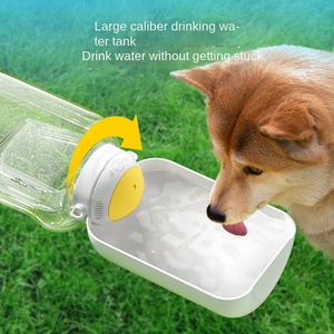 Dispensador de agua portátil para mascotas de gran capacidad, taza de comida, compañero de paseo para perros grandes y medianos, cuencos desechables, comederos - Product Image 1