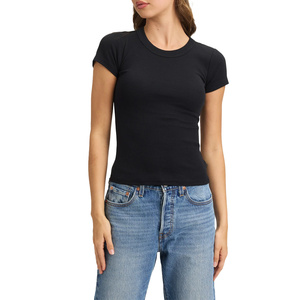 T-shirt court décontracté pour femme, confort optimal au quotidien, parfait pour une mouvement fluide, un look éclatant et un style facile. - Product Image 1