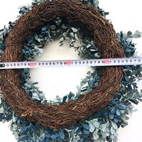 Fabrieksprijs Kunstmatige Deur Planten Buxus Grijze Krans Slinger Twee Pak Combinatie Buxus Rood Fruit Kandelaar Cirkel