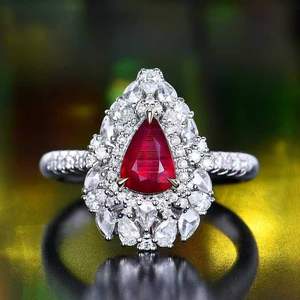 Anillo Halo con Rubí Corte Pera de 1.19ct Sin Calentar, Oro Blanco de 18K con 71 Diamantes en Total de 0.74ct, Joyería de Piedras Preciosas para Mujer - Product Image 1