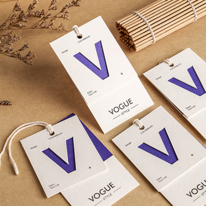 Benutzer definierte heiße Verkauf Papier hängen Etikett Stoff Kleidungs stücke Produkt beschreibung Logo Druck Zubehör <span class=keywords><strong>Tag</strong></span> - Product Image 1