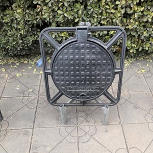 하이 퀄리티 D400 보이지 않는 500mm 철 맨홀 커버 가스 꽉 하수구 액세스 세련된 디자인 - Product Image 3