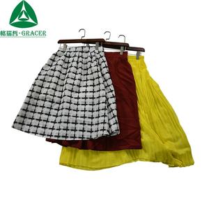 中古服スウェーデンから販売のためのベールで使用される女性用スカート - Product Image 5