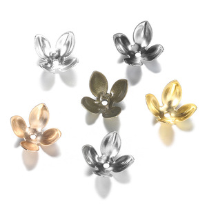 Colgante espaciador metálico con cuentas florales para la fabricación de pulseras, chapado en oro de 18K, cónico de 4 pétalos, componente de joyería. - Product Image 1