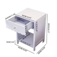 Table de chevet moderne en bois à bords festonnés avec tiroir et étagère ouverte, design durable et écologique pour chambre à coucher et hôtel