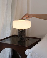 Lampe de table en marbre naturel au design moderne, luminaire de luxe pour la décoration de la table, lampe de table pour le salon, la chambre à coucher