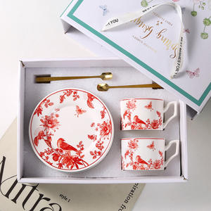 <span class=keywords><strong>Set</strong></span> Moderno di Tazza e Piattino in Ceramica con Design Floreale Raffinato per Tè Pomeridiano Casual, Regalo Romantico di Alta Classe - Product Image 2