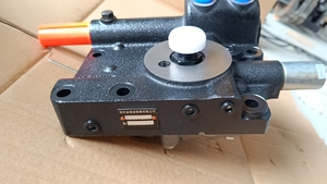 Pièces de rechange compatibles Liugong pour chargeuse sur pneus et excavatrice : Couvercle et vanne de commande SP115726 - Product Image 3