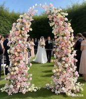 Arche florale haut de gamme de style européen en roses artificielles pour décoration de mariage vintage, arrangement floral en forme de corne pour toile de fond