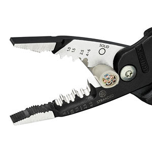 Alicates multifunción Knipex, mandíbula dentada de acero al cromo vanadio de grado industrial métrico para electricistas - Product Image 1