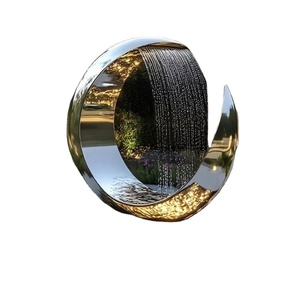Sculpture en métal abstraite en spirale or et argent pour jardin moderne et décoration de luxe - Product Image 1