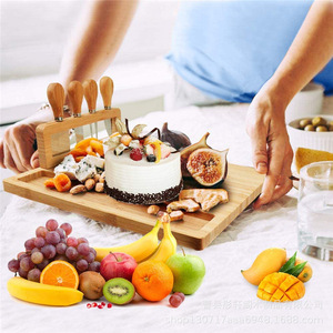 Planche à fromage en bambou Caoxian Tongxuan Pavilion 35,5x28x1,5 avec ensemble de couteaux pour usage en cuisine - Product Image 2
