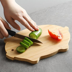 Vente en gros de blocs à découper en <span class=keywords><strong>bois</strong></span> personnalisables planche à découper en bambou en forme de poisson cochon tortue pour le service des aliments - Product Image 5