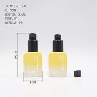 Flacon vide personnalisé en verre carré pour sérum de soin, crème visage, huile essentielle, diffuseur à bâtonnets 30ml/50ml avec pompe OEM/ODM Sérigraphie
