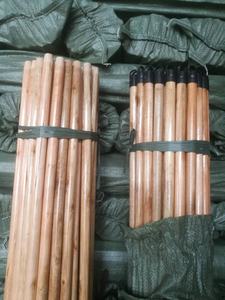Caña <span class=keywords><strong>de</strong></span> caña <span class=keywords><strong>de</strong></span> <span class=keywords><strong>madera</strong></span> <span class=keywords><strong>de</strong></span> alta calidad, palo <span class=keywords><strong>de</strong></span> estaca, caña <span class=keywords><strong>de</strong></span> pescar, mango <span class=keywords><strong>de</strong></span> <span class=keywords><strong>madera</strong></span> barnizado <span class=keywords><strong>para</strong></span> <span class=keywords><strong>escoba</strong></span> y fregona - Product Image 2