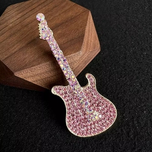 Spille da borsa, Spille a forma di strumento musicale <span class=keywords><strong>violino</strong></span> per musicisti, Spilla a forma di chitarra in metallo con cristalli e diamanti, Collezione Moda 2026 - Product Image 5