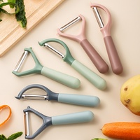 Huishoudelijke tweekleurige handmatige creatieve multifunctionele fruit- en groenteschiller voor aardappelen, keukengereedschap