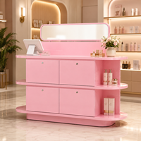 Comptoir de présentation en métal rose de luxe sur mesure avec miroir, tiroirs verrouillables, étagères incurvées, armoire de rangement esthétique