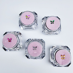 Strass dentaires tendance en forme de papillon avec un design 3D exquis, fabriqués en cristal brillant et <span class=keywords><strong>transparent</strong></span>, disponibles en plusieurs couleurs. - Product Image 2