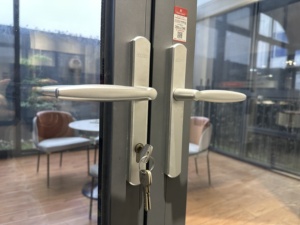 Heavy Duty Glass Commercial <strong>Doors</strong> Folding Glass <strong>Door</strong> Thermal Breaking Glass Bifold <strong>Doors</strong> - Product Image 6