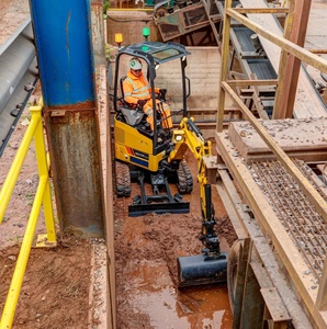 Miniexcavadora de orugas Brand Zero Tail Swing 9017fzts con motor de 11.8kw para trabajos en espacios reducidos - Product Image 5