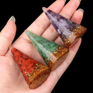 Venta al por mayor de conos de resina con chips de amatista <span class=keywords><strong>natural</strong></span>, adorno de geoda de cristal de aguamarina, soporte para anillos de decoración de escritorio para el hogar y la oficina - Product Image 2
