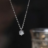 Collier de clavicule en acier inoxydable avec zircon à six branches, 8 cœurs et 8 flèches pour femme, bijou de cou minimaliste, élégant et luxueux