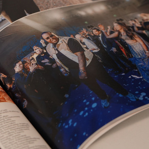 แคตตาล็อกนิตยสารงานแต่งงานดีไซน์ใหม่ยอดนิยม พิมพ์ออฟเซ็ตสีสันสดใส ปกแข็ง เย็บเข้าเล่มแบบสมุดโบรชัวร์ - Product Image 3