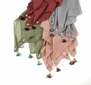 Nouveau Design de haute qualité musulman malaisien femmes mignon foulard en mousseline de soie à bulles gland carré Hijab avec pendentif Floral